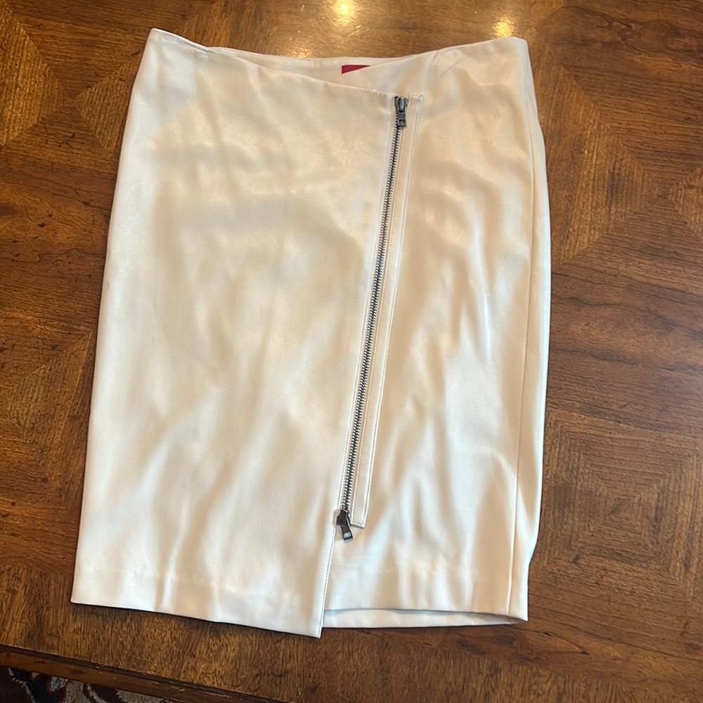 G.I.L.I (got it love it) Faux Leather Zip Front Skirt Size 10 Cream Color